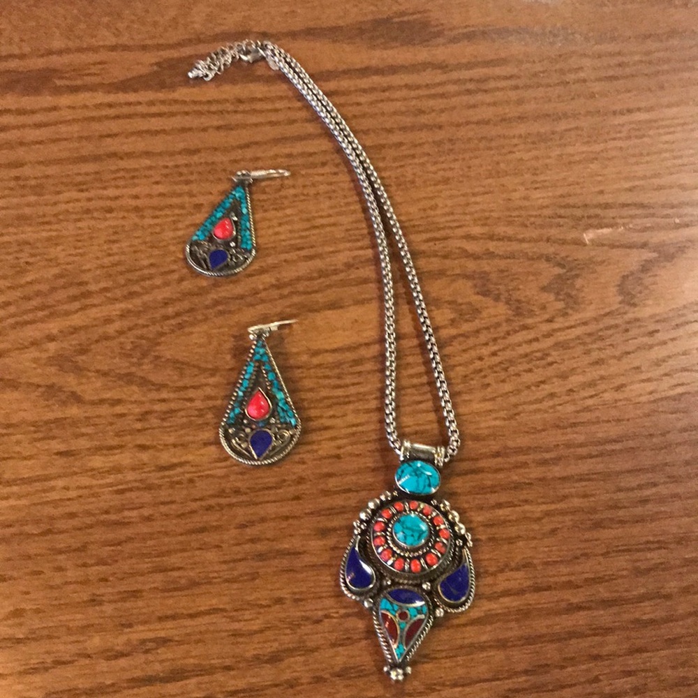 Necklace and earring set inspired by India